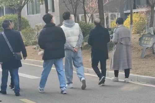 社会热点的图片 网红吃瓜黑料曝光网,揭秘网络舆论背后的真相